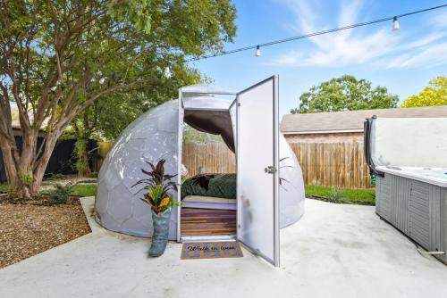 Luxe Family Escape with Games Hot Tub and Yard in San Antonio
