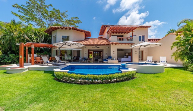 Luxurious 4-Bed Villa in Punta Mita: Heated Pool & Spa, Privacy and Amazing View in Punta Mita