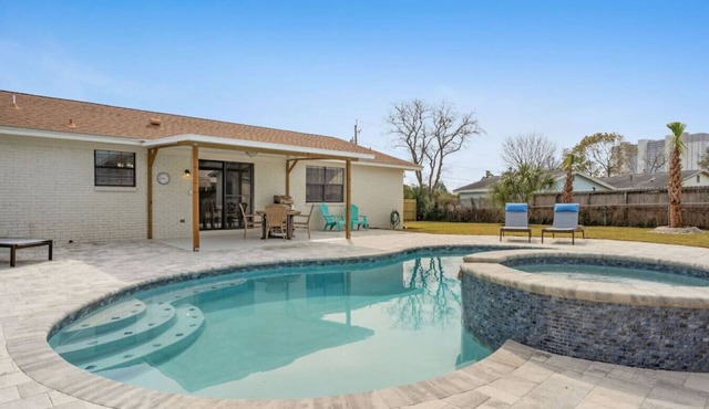 Luxurious & Comfy - Private Pool & Spa - Golf Cart