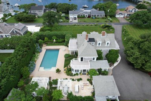 Luxurious Estate Private Heated pool in Harwich