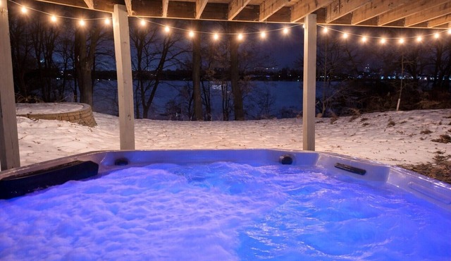 Luxury 5 BR Lakefront Retreat - New Salt Cell Hot Tub! in Menomonie