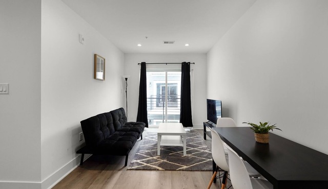 Luxury DC Unit with Courtyard View & Close to All in Washington