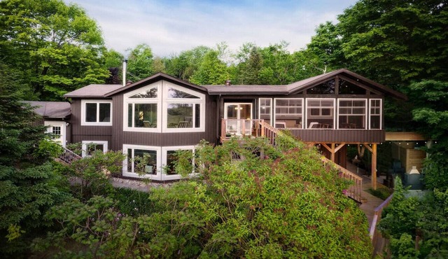 Luxury Lake House, Hot Tub, Sauna, Ski Hill in Huntsville