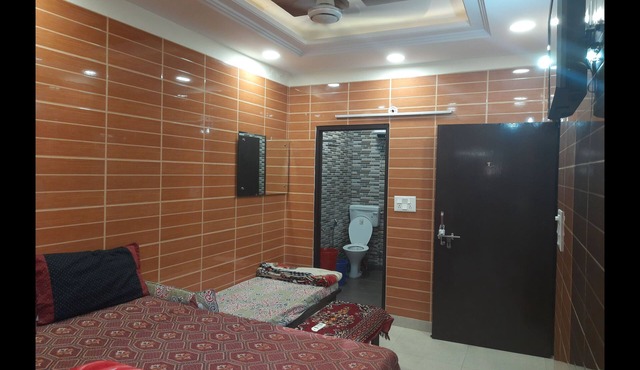 Luxury private flat In Lajpat Nagar with attached kitchen kitchen 92,121,74700 in New Delhi