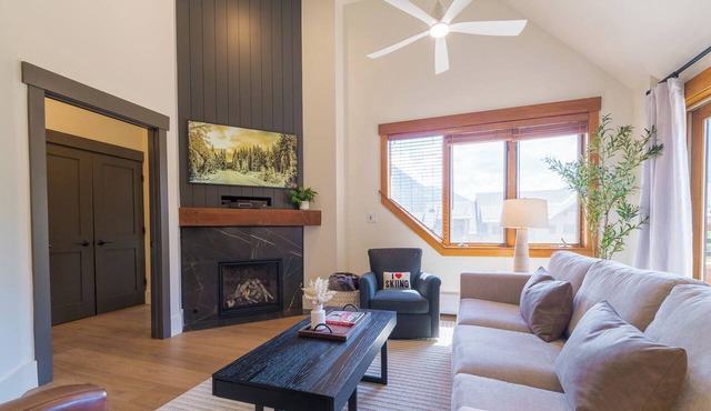 Luxury Remodeled 2BR/3BA River Run Vaulted Ceilings Washer/Dryer Sleeps 8 in Keystone
