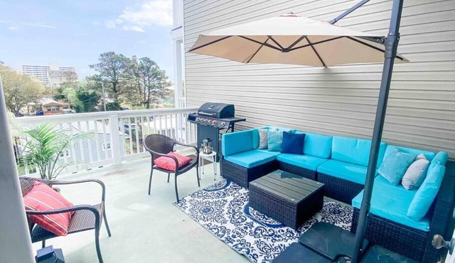Luxury Townhouse w/Golf Cart & Private Elevator in Carolina Beach