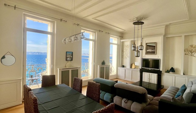 Magnifique Appartement sur la Célèbre Corniche Kennedy Face à la mer in Marseille