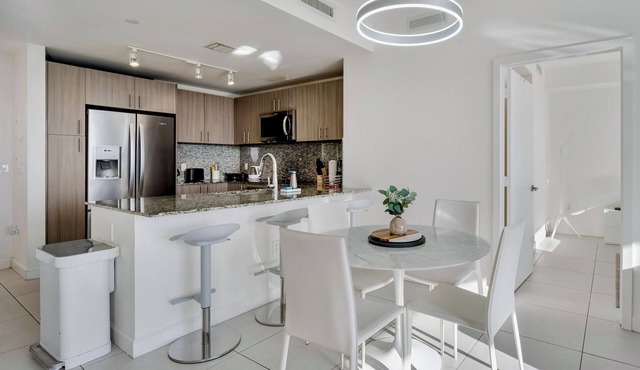 Modern 2BR Residence with open views & Balcony in Doral