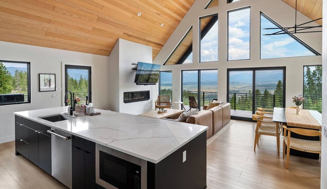 Modern Mountain Escape | Hot Tub & Fireplace in Tabernash