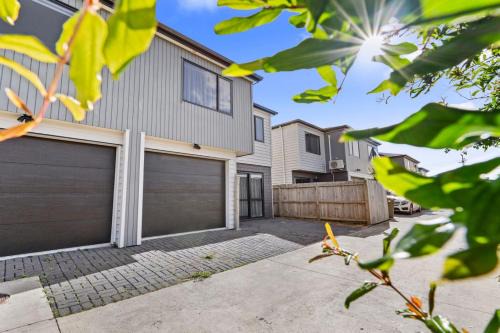 Modern Townhouse with Parking nr Airport - Manukau in Auckland