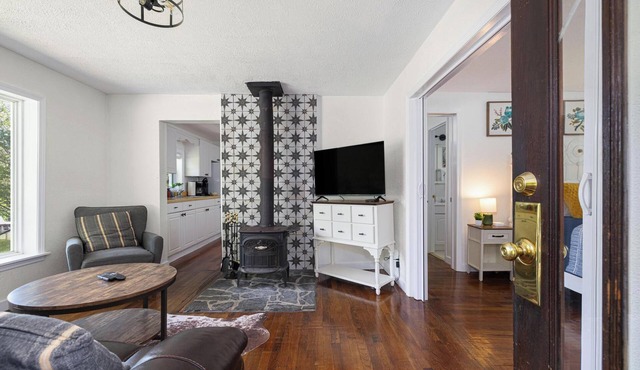 Mountain View Cottage | Near Roan Mountain Park in Roan Mountain