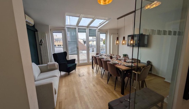 Munich Large Apartment 145 qm and 5 Bedrooms with Roof Terrace in centrally located 1 to 14 Guests