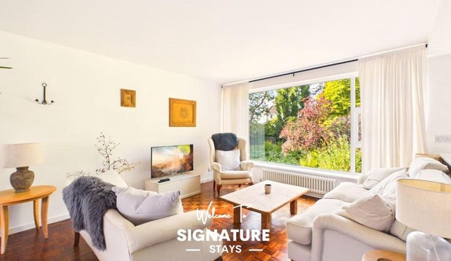 NEW Charming 2-Bedroom Flat by Signature Stays - Central Cheltenham - Spacious
