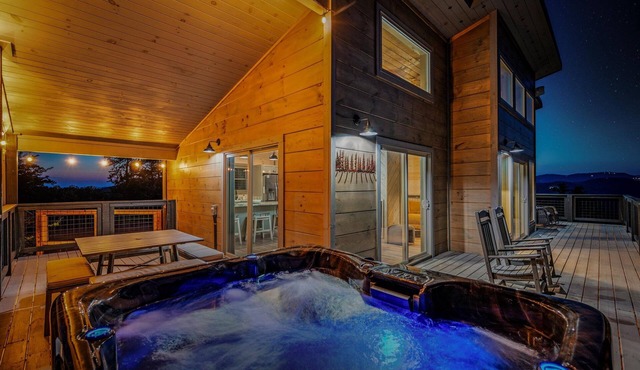 NEW Modern. Mtn Views. Arcade. Hot Tub. Pool Table