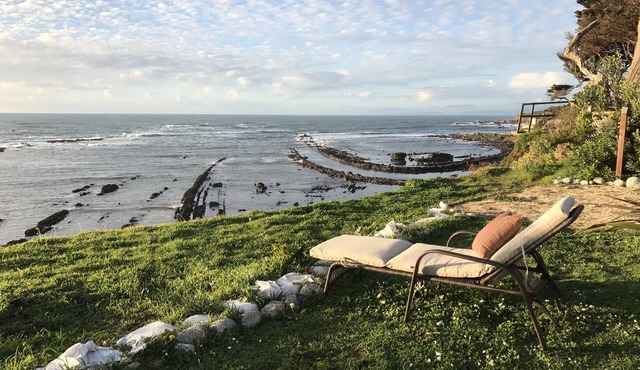 OCEAN FRONT Beach Cottage with Panoramic Views! in Moss Beach