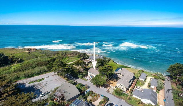 Oceanfront Home Retreat w/Breathtaking Views of Fitzgerald Marine Reserve in Moss Beach