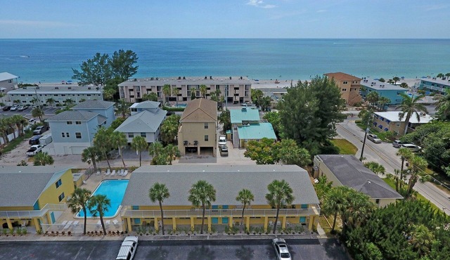 Paradise found - Sun drenched condo 85 Flip Flop Steps to the Beach