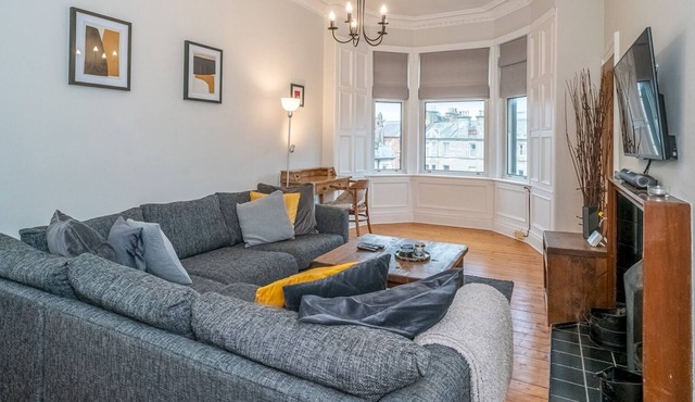 Pass the Keys | Newly Decorated Spacious 2 Bedroom Flat in Chic Area in Edinburgh