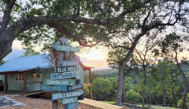 Peaceful Hilltop Cabin w/Amazing Views & Hot Tub
