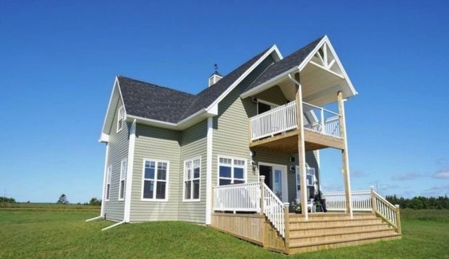 PEI Luxury Oceanfront Beach House - 4.5 star on Canada SelectnLicense #2301970 in Little Pond