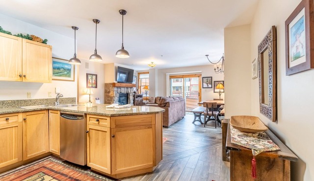 Penthouse Condo with Rooftop Deck & Village Views, Short Walk to Base/Gondola in Keystone