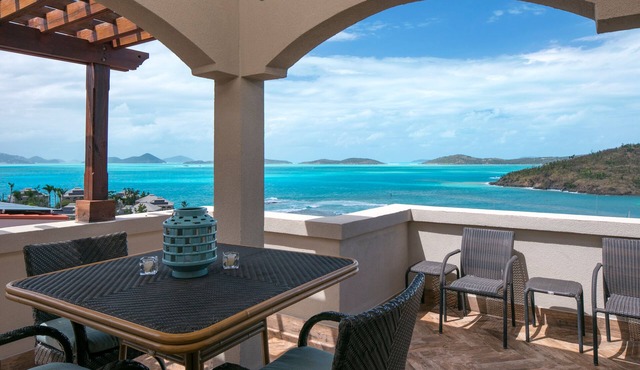 Penthouse King Suite! Fully Remodeled and booking with full amenities!