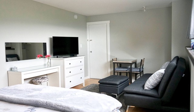 PET FRIENDLY! Licensed Bed and Breakfast.