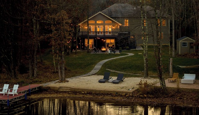 Private Beach & Dock, Pickleball, Kayaks, Pool table, Firepit, 240V-EV
