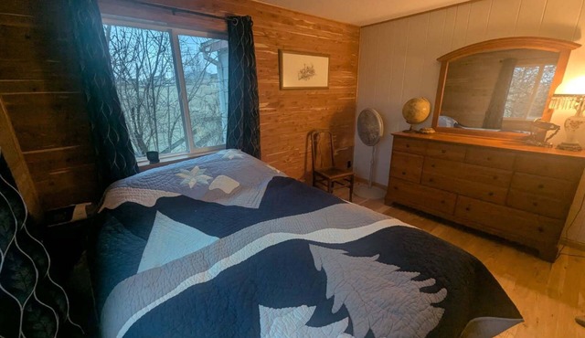 Private, Cozy, Driftless 2BR Farmhouse on 80 acres, 2 miles from Viroqua, WI