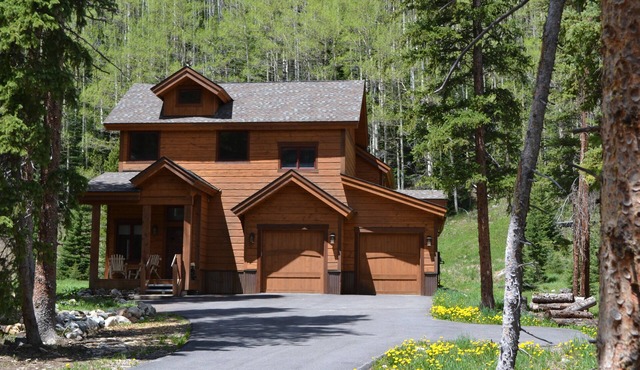 Private Modern Mountain Cabin - 2 Acres in Blue River - Minutes to Breck Gondola in Blue River