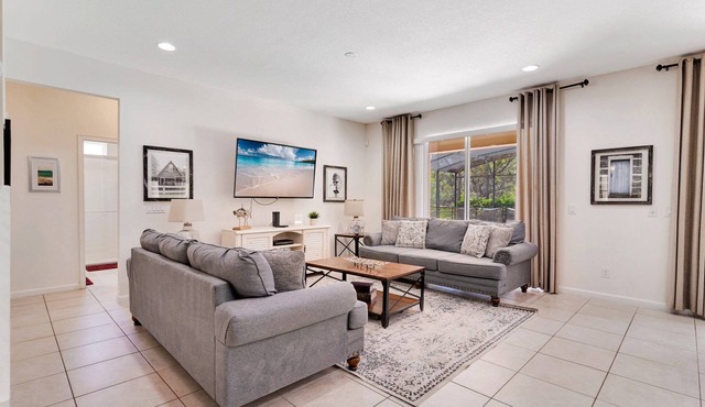 Private Pool, Game Room | Perfect for Large Groups with 5 King Suites - Sleeps 22 in Davenport