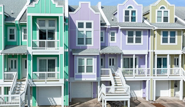Purple Pearl: Shared Pool with Lazy River in Kill Devil Hills