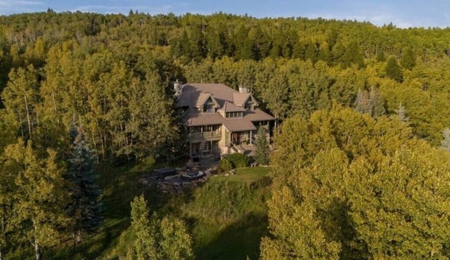 Queen Bdrm | Private Bthrm | Balcony | Bragg Creek in Bragg Creek