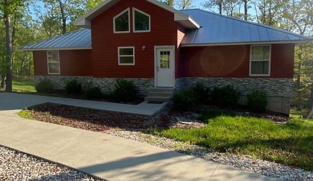 Red Cabin Sleep 16 Bachelor/Bachelorette Parties Welcome!