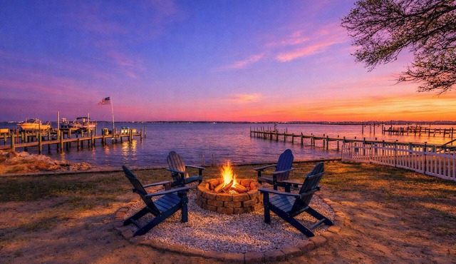 Relax on the Sunset Sound-Hot Tub Soaks & Fire Pit Nights in Kill Devil Hills in Kill Devil Hills