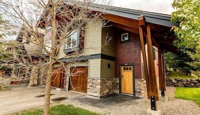 Riverside Chalet/Fireplace/Walk to Elk River in Fernie