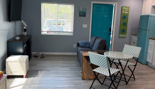 Romantic Getaway, #302, 2 min walk to the beach. in Sanibel
