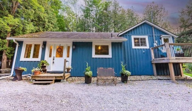Rustic Waterfront Country Home near Lake Chemong in Harcourt
