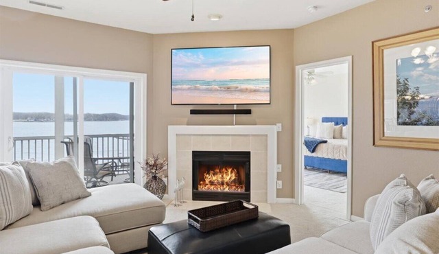 Screened-in Covered Patio w/TV - Regatta Bay - Lakefront - Huge Views - 3BR/3BA in Village of Four Seasons