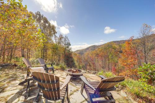 Secluded Lenoir Cabin: 4 Mi to Dtwn Blowing Rock in Lenoir