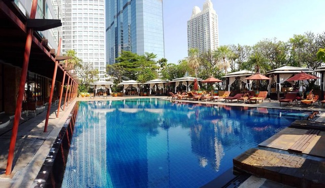 Serviced 2 Bed Sky Villa with View, Pool and BTS