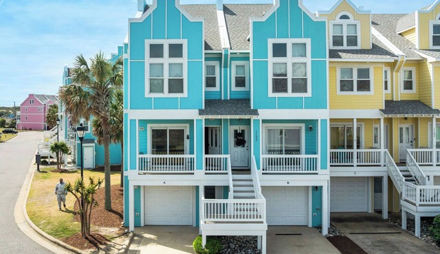 Shared Pool w/Lazy River | Dog-Friendly in Kill Devil Hills