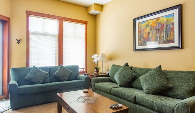 Solitude Resort ski in/out. 1 bedroom + den. Eagle Springs East #103. Sleeps 5. in Solitude