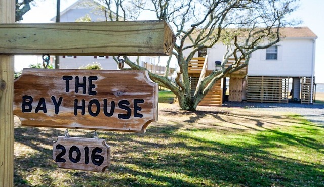 Sound front home with nightly sunsets. 1 mile to the ocean for sunrise! in Kill Devil Hills