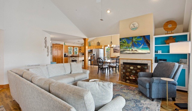 Spacious 3BR Condo: Pool, Gym & 5-Min Beach Drive in Kill Devil Hills