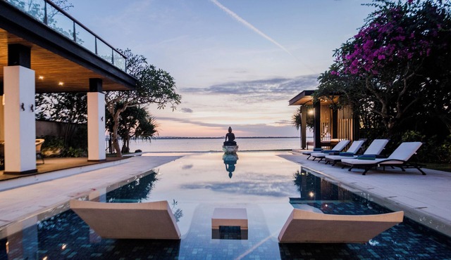 Spacious 4-bedroom villa by the sea in Benoa bay - Nusa Dua in Badung