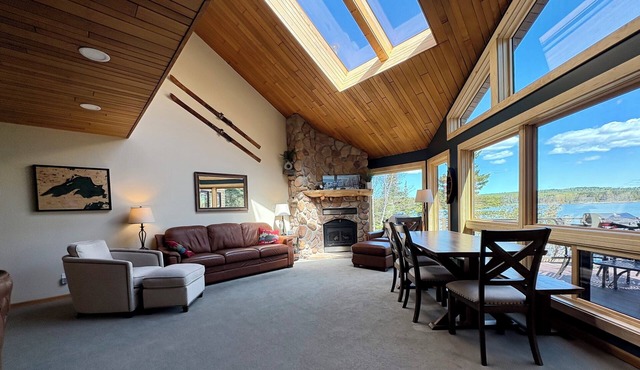Spacious Lakehome Central to Superior's North Shore Attractions 3 Bed/2 Bath in Two Harbors