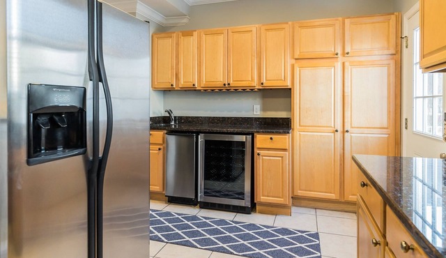 Spacious Longterm DC Townhouse - w/Parking + Metro in Washington