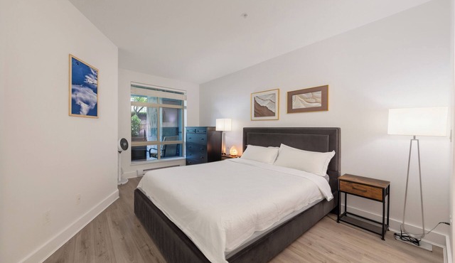 Spacious Modern 3BR Condo at UBC - Ideal for Families & Scholars in Vancouver