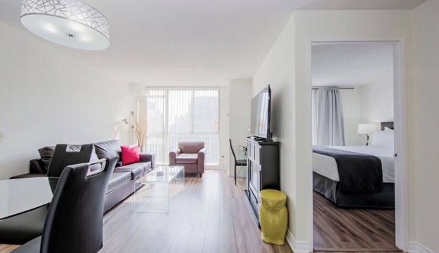 STUNNING High Floor Bay St Condo w BIG Balcony/Terrace (Sleeps 4) Pet Friendly